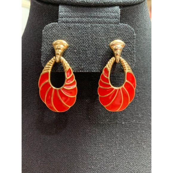 Vintage Trifari Red Gold Tone Drop Dangle Pierced Earring Excellent Pre-Worn Con - Picture 1 of 2